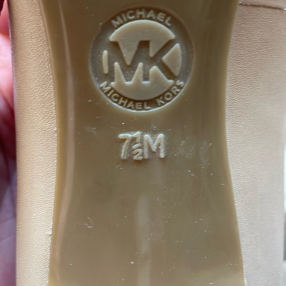 Michael Kors Like New Dorothy Leather Tan Classic Elegant 2 Inch Heels Size 7.5 - Picture 5 of 8